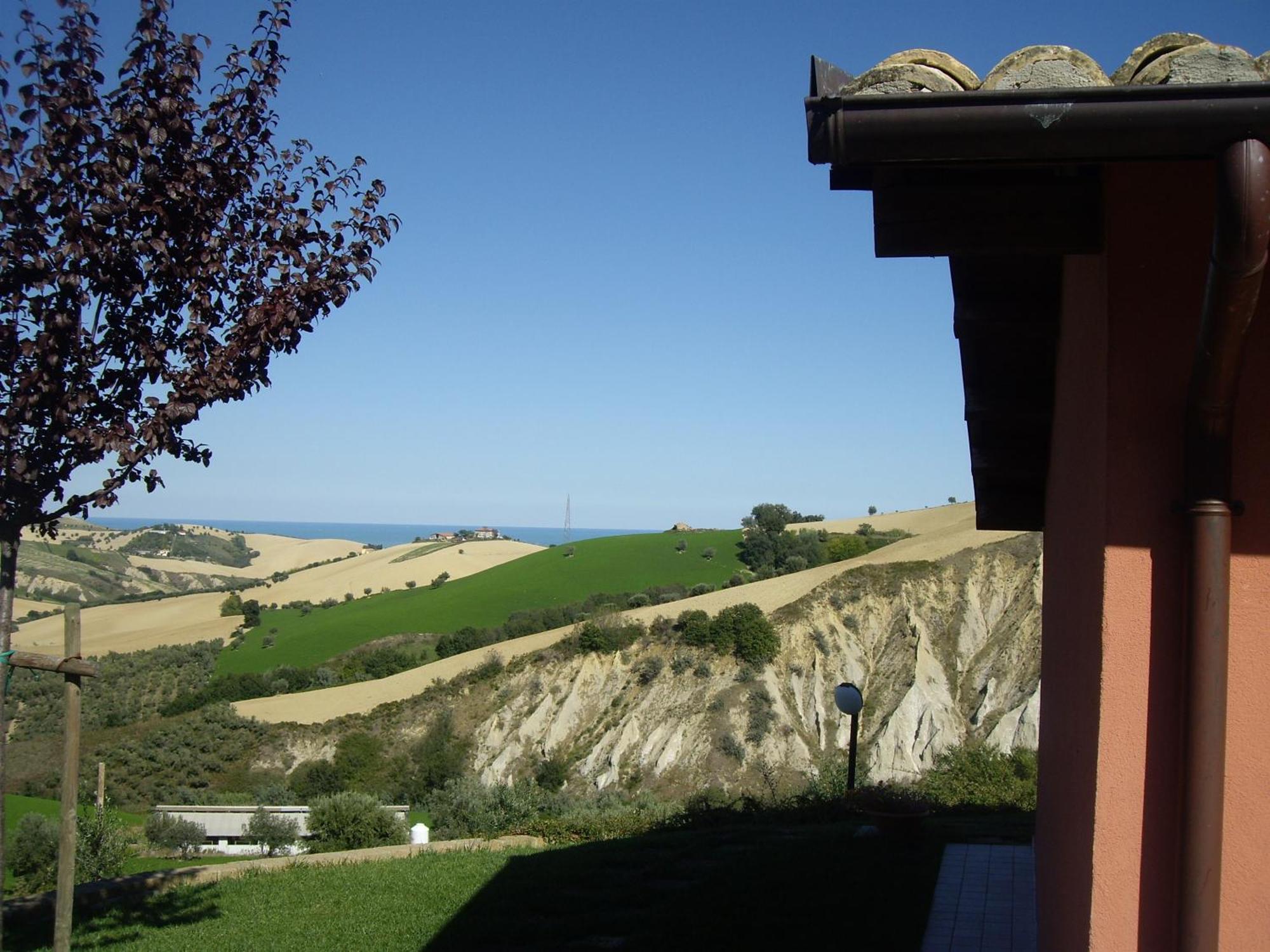 Agriturismo Il Borgo Degli Ulivi Roseto Degli Abruzzi Exterior foto