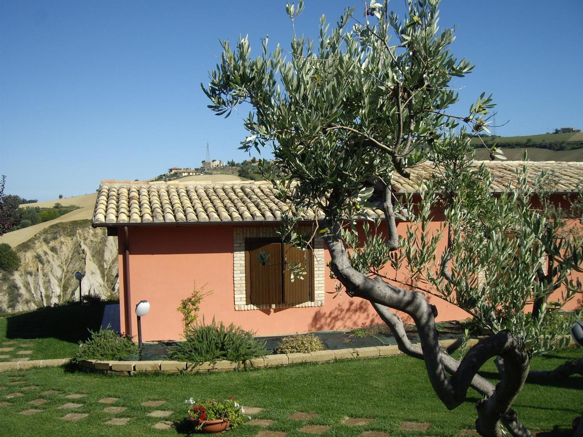 Agriturismo Il Borgo Degli Ulivi Roseto Degli Abruzzi Exterior foto